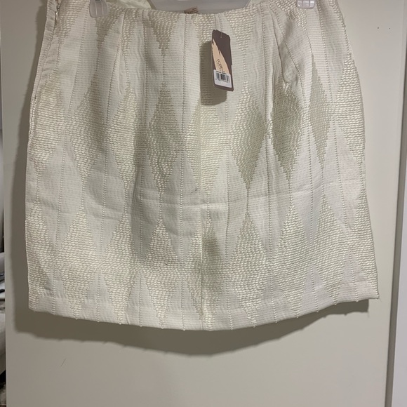 New with tags forever 21 cream skirt - Picture 2 of 4